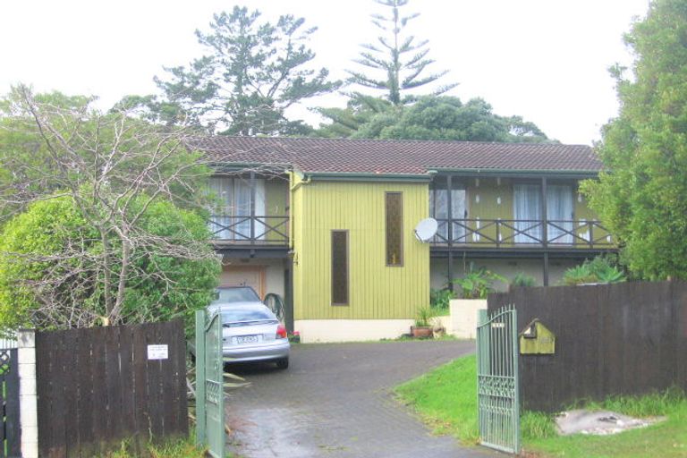Photo of property in 64 Reynella Drive, Massey, Auckland, 0614