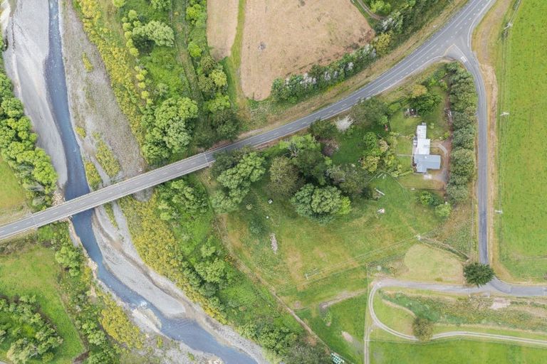 Photo of property in 10 Tukituki Road, Ashley Clinton, Takapau, 4286