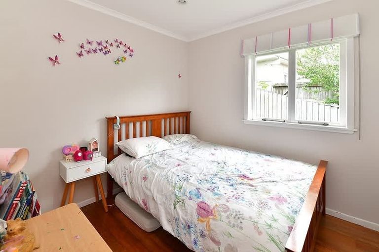 Photo of property in 584 Beach Road, Rothesay Bay, Auckland, 0630