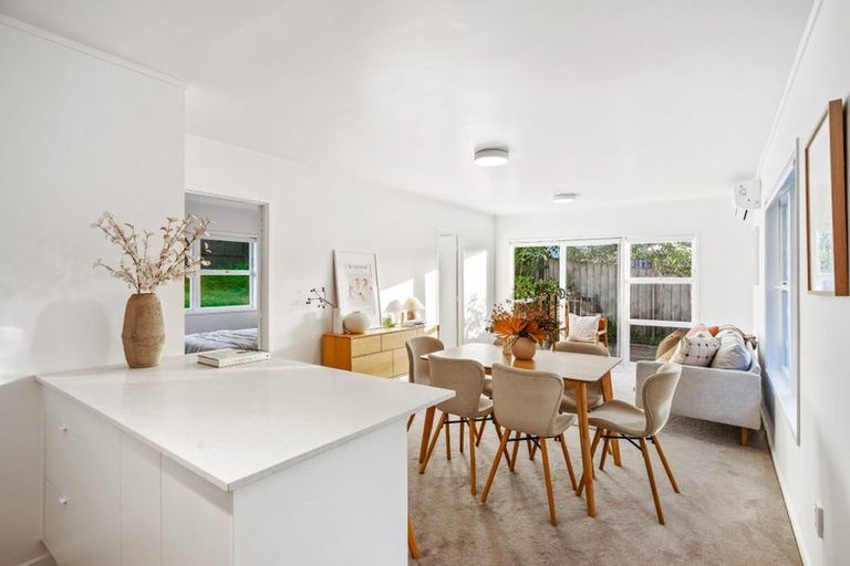 Photo of property in 28b Kathleen Street, Totara Vale, Auckland, 0627