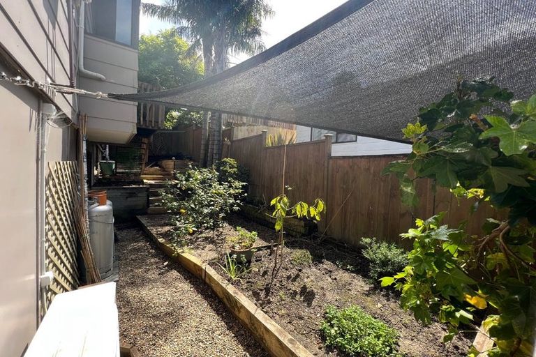 Photo of property in 3/29 Verran Road, Birkenhead, Auckland, 0626