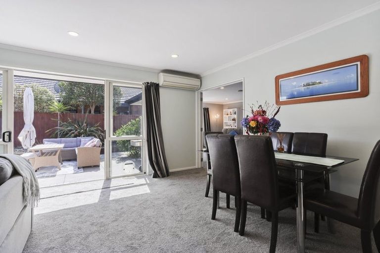 Photo of property in 1 Flaxgrove Place, Parklands, Christchurch, 8083