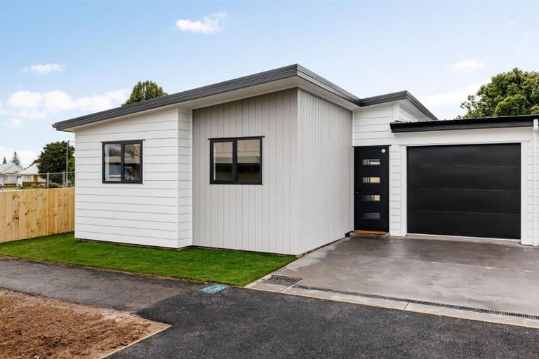 Photo of property in 2/1 Williams Place, Fairfield, Hamilton, 3214