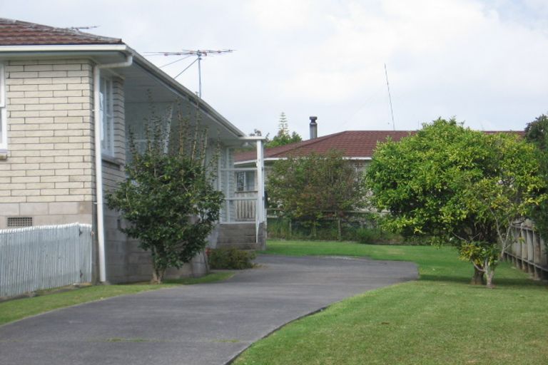 Photo of property in 2/29 Mcleod Road, Henderson, Auckland, 0612