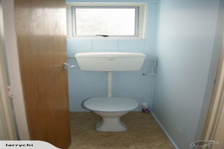 Photo of property in 2/6 Chivalry Road, Glenfield, Auckland, 0629