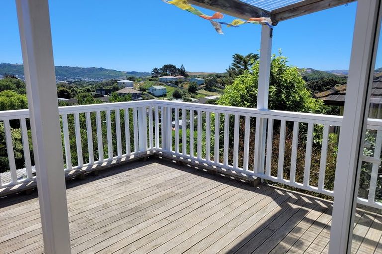 Photo of property in 34 Sievers Grove, Cannons Creek, Porirua, 5024