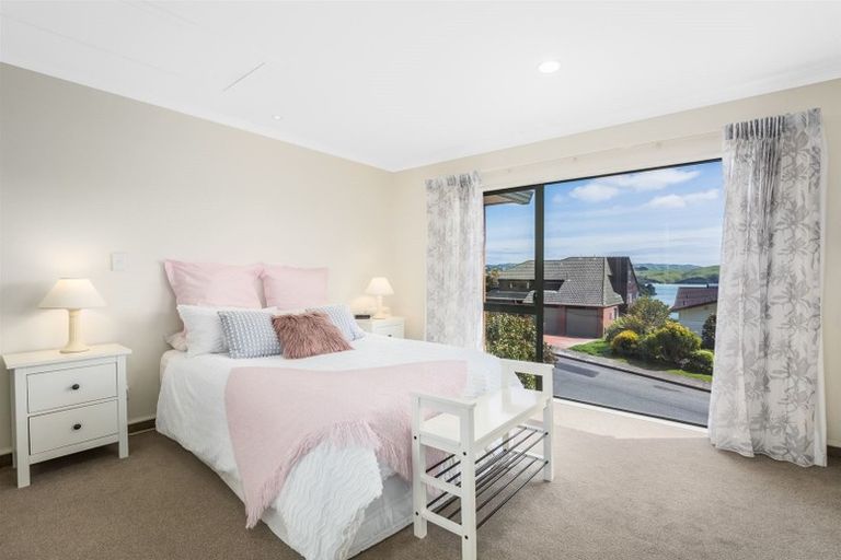 Photo of property in 39 Leeward Drive, Whitby, Porirua, 5024