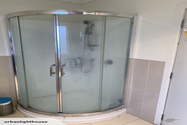 Photo of property in 4 Vanguard Road, Kelston, Auckland, 0602