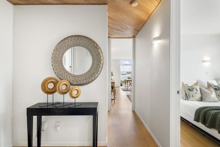 Photo of property in 3/25 Stanley Point Road, Stanley Point, Auckland, 0624