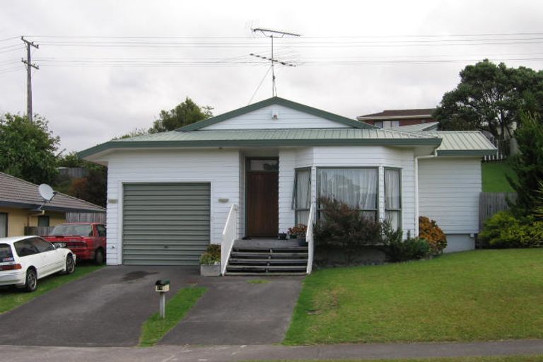 Photo of property in 13 Lanier Place, Glendene, Auckland, 0602
