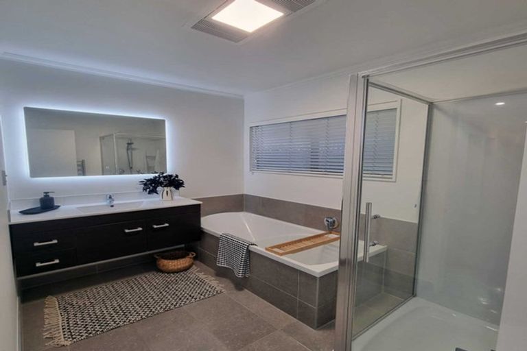 Photo of property in 70 Bay Vista Drive, Red Beach, 0932