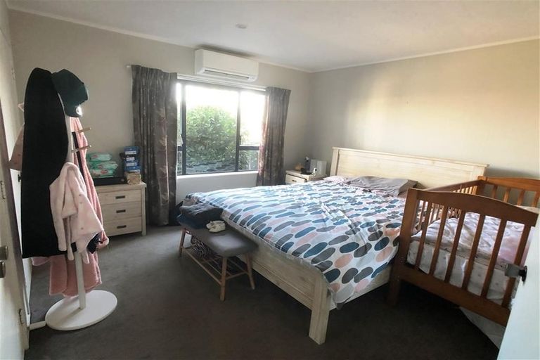 Photo of property in 2/7 Benygloe Place, Highland Park, Auckland, 2010