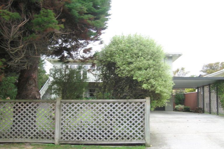 Photo of property in 33 Redwood Avenue, Tawa, Wellington, 5028