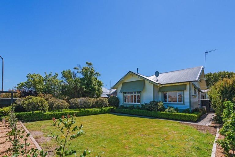 Photo of property in 379 Featherston Street, Palmerston North, 4414