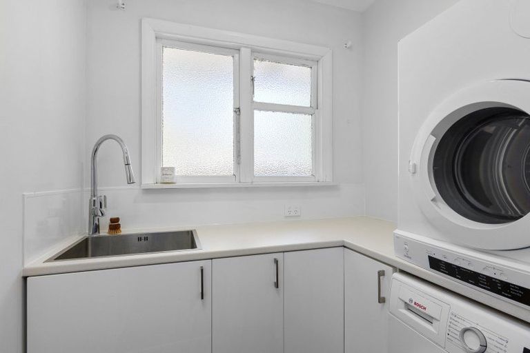 Photo of property in 5 Shaftesbury Street, Avonhead, Christchurch, 8042