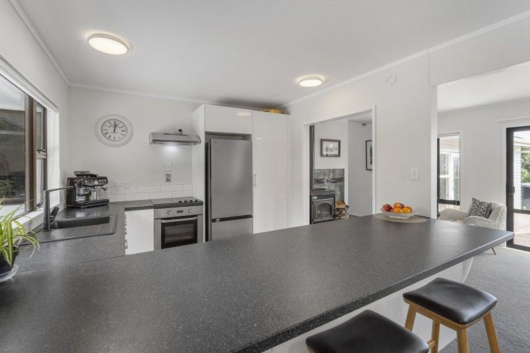 Photo of property in 50 Winara Avenue, Waikanae, 5036