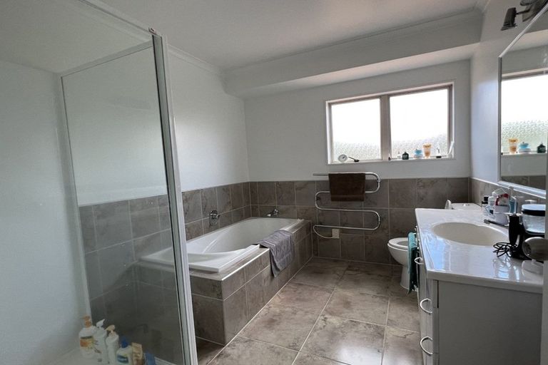 Photo of property in 44a Rodney Street, Howick, Auckland, 2014