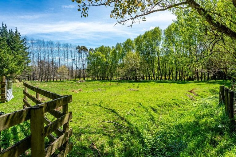 Photo of property in 52 Katherine Mansfield Drive, Whitemans Valley, Upper Hutt, 5371