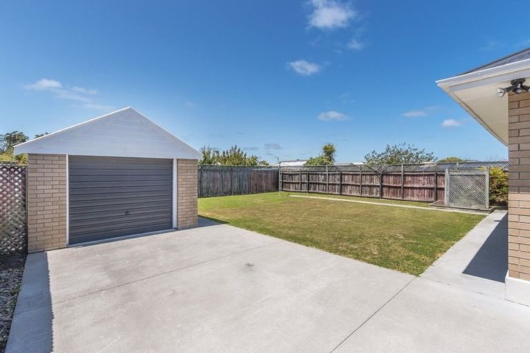 Photo of property in 18 Eglinton Street, Avondale, Christchurch, 8061