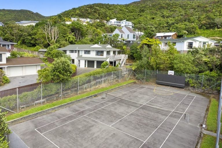 Photo of property in 19 Paddington Grove, Karori, Wellington, 6012