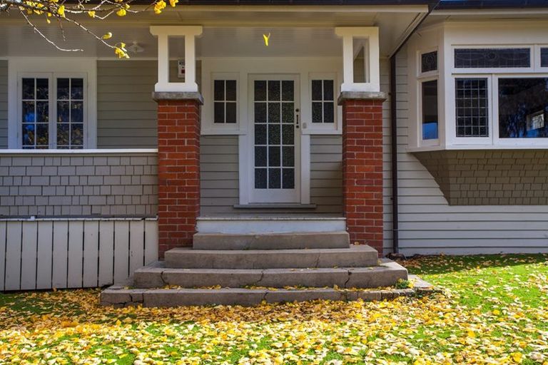 Photo of property in 49 Maungakiekie Avenue, Greenlane, Auckland, 1051