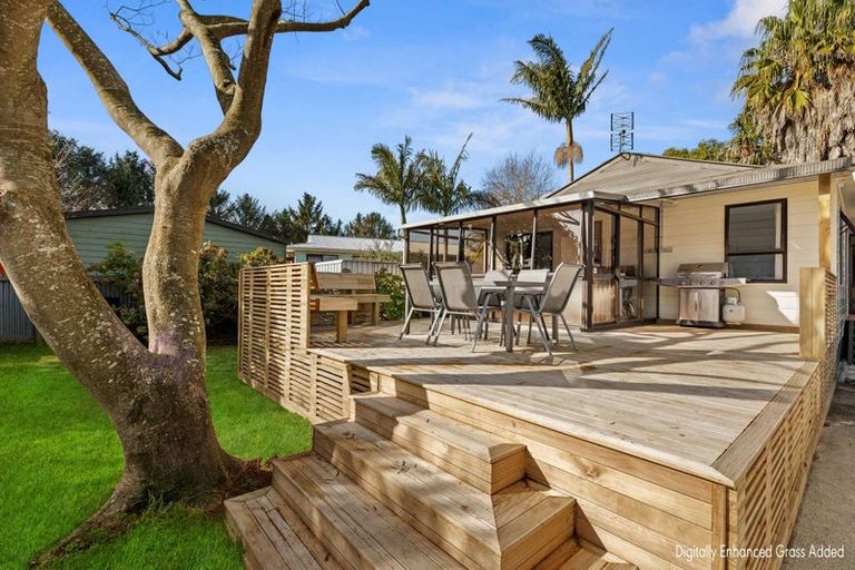 Photo of property in 24 Pukeroa Place, Papakura, 2110