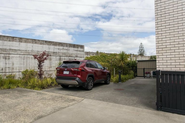 Photo of property in 12b Titoki Street, Te Atatu Peninsula, Auckland, 0610