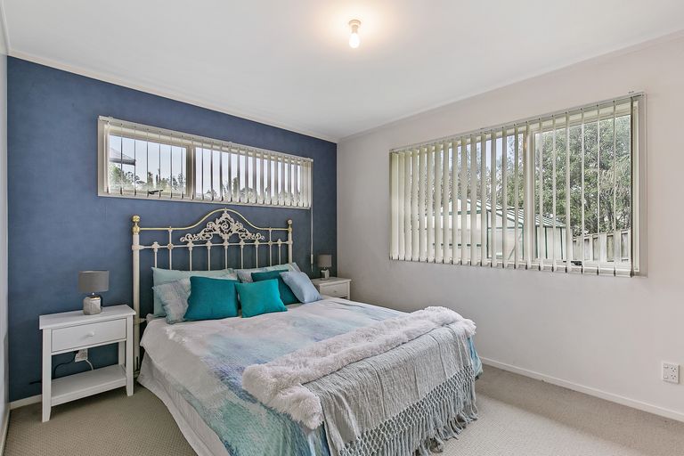 Photo of property in 8 Palawan Place, Torbay, Auckland, 0630