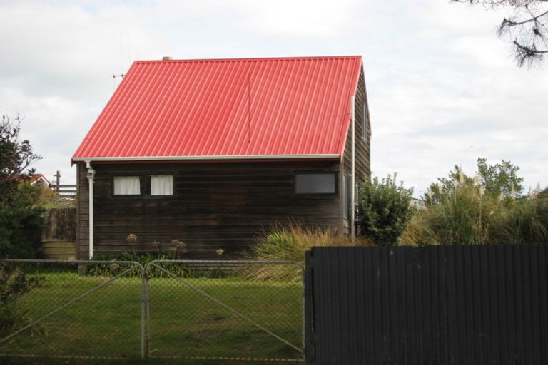 Photo of property in 13 Sarah Street, Waikawa Beach, Manakau, 5573