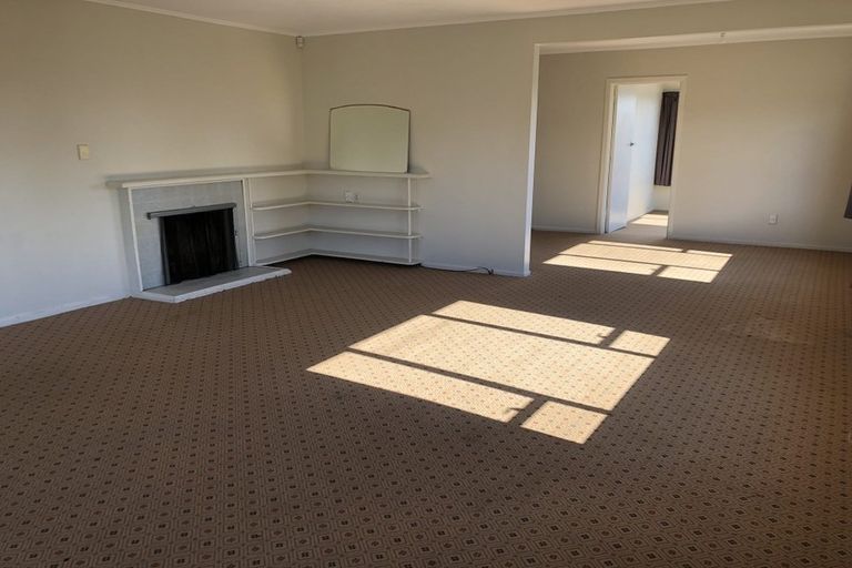 Photo of property in 1/68 College Road, Northcote, Auckland, 0627