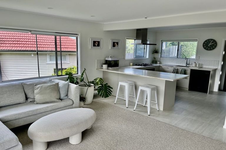 Photo of property in 2/60 Maritime Terrace, Birkenhead, Auckland, 0626