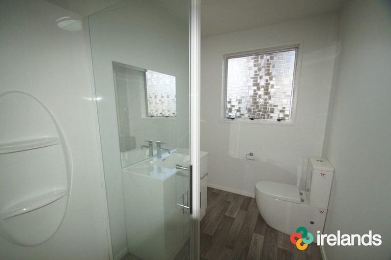 Photo of property in 6a Auburn Avenue, Upper Riccarton, Christchurch, 8041