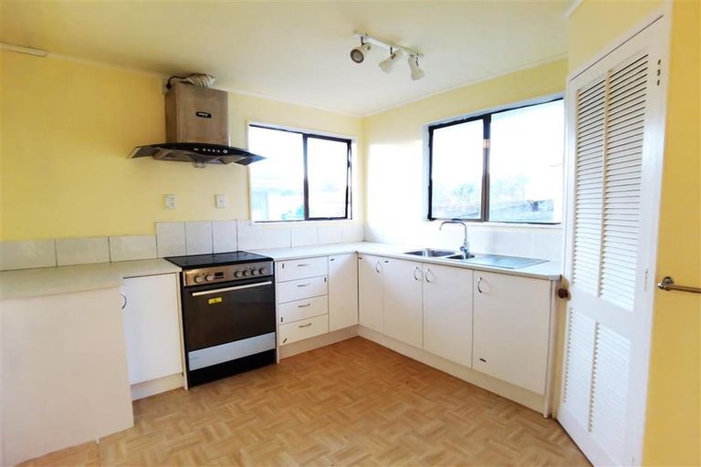 Photo of property in 112 Aviemore Drive, Highland Park, Auckland, 2010