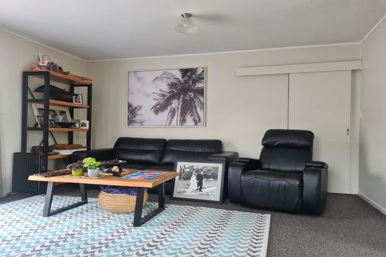 Photo of property in 4/23 Luckens Road, West Harbour, Auckland, 0618