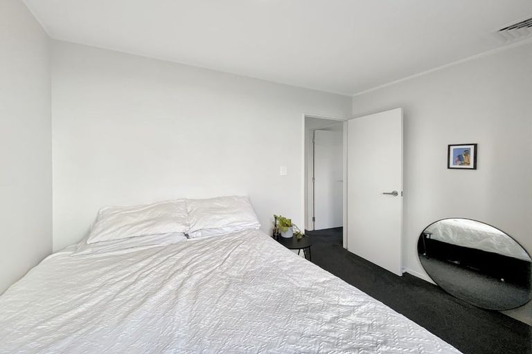 Photo of property in 19a Akoranga Drive, Northcote, Auckland, 0627