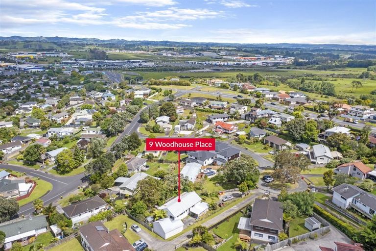 Photo of property in 9 Woodhouse Place, West Harbour, Auckland, 0618