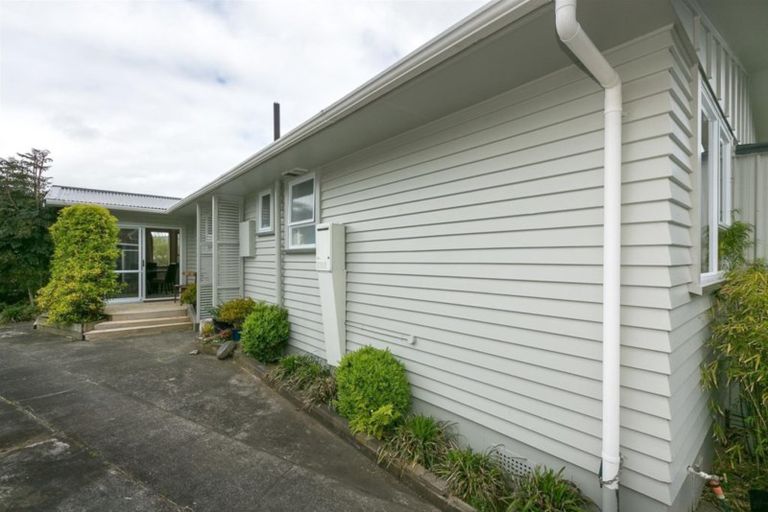 Photo of property in 42 Cumberland Street, Merrilands, New Plymouth, 4312