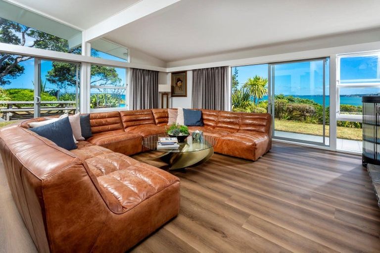 Photo of property in 62 Sharon Road, Waiake, Auckland, 0630