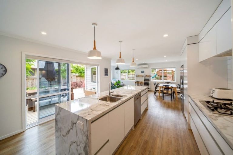 Photo of property in 7d Royal Heights, Glen Avon, New Plymouth, 4312