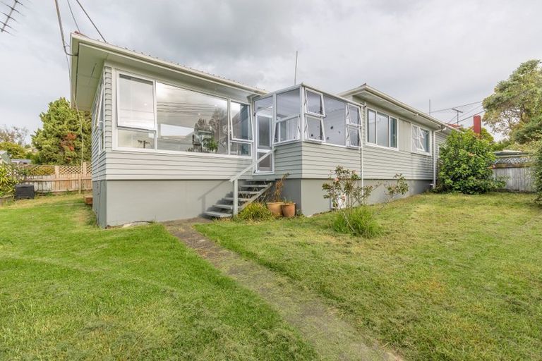 Photo of property in 2/10 Exmouth Road, Northcote, Auckland, 0627