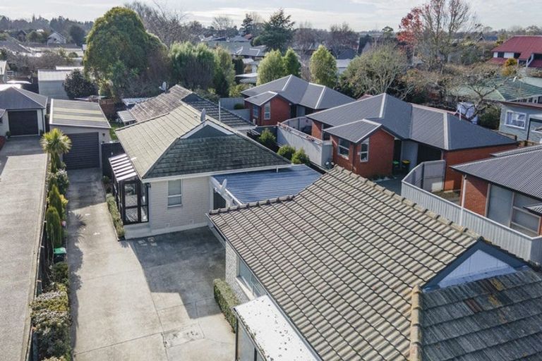 Photo of property in 2/500 Harewood Road, Harewood, Christchurch, 8051