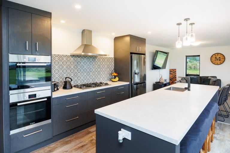 Photo of property in 52 Centre Road, Aokautere, Palmerston North, 4471