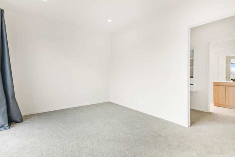 Photo of property in 52a Convair Crescent, Mangere, Auckland, 2022