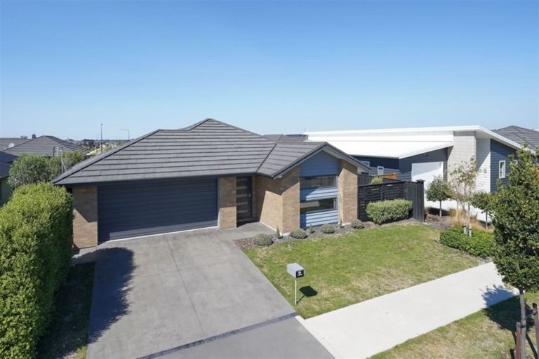 Photo of property in 52 Shillingford Boulevard, Rolleston, 7615