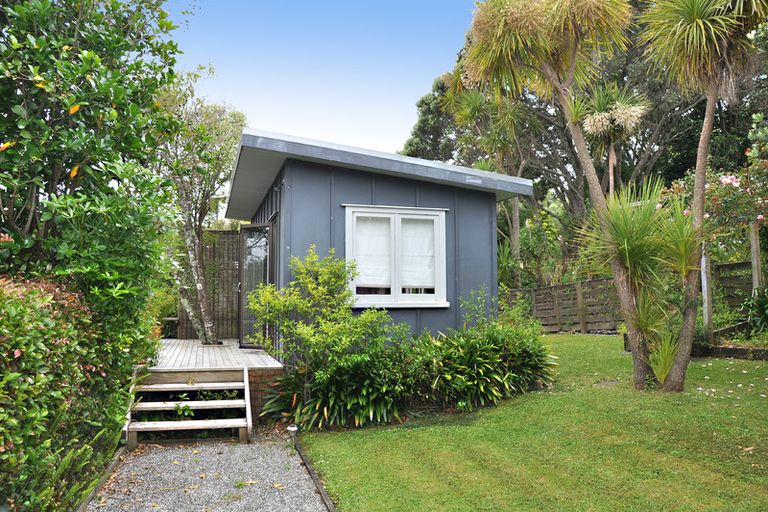 Photo of property in 22 Kendale Drive, Leigh, 0985