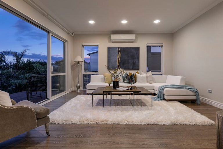 Photo of property in 188 Whangaparaoa Road, Red Beach, 0932