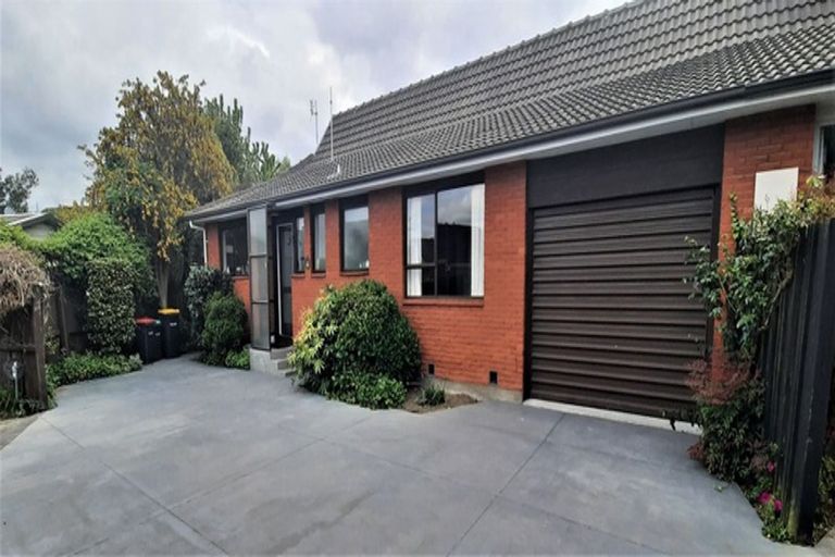 Photo of property in 1/16b Montclare Avenue, Ilam, Christchurch, 8041