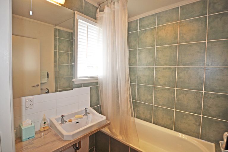 Photo of property in 22 Kendale Drive, Leigh, 0985