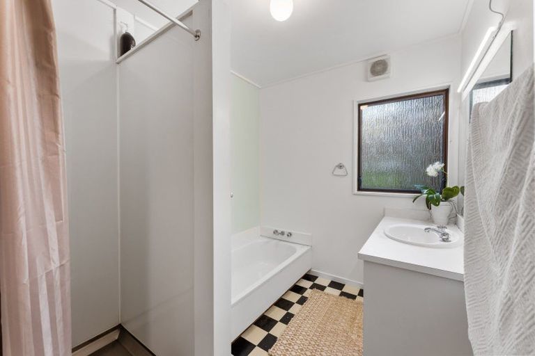 Photo of property in 109 Allington Road, Karori, Wellington, 6012