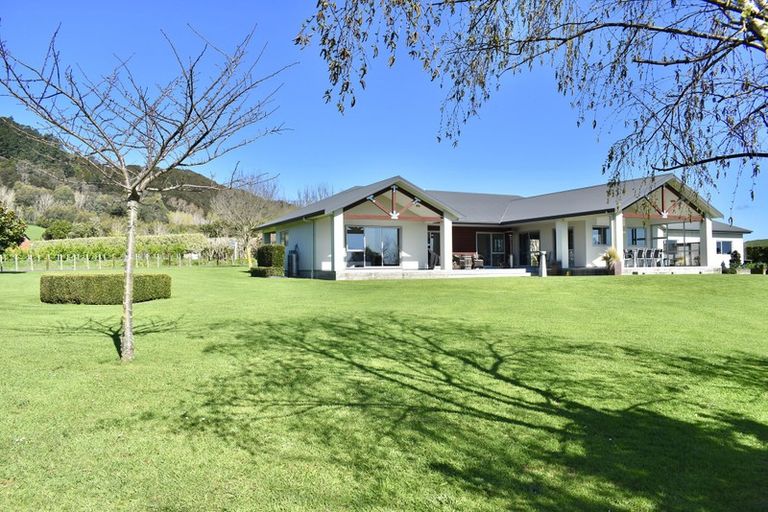 Photo of property in 63 Manakau Heights Drive, Manakau, Otaki, 5583